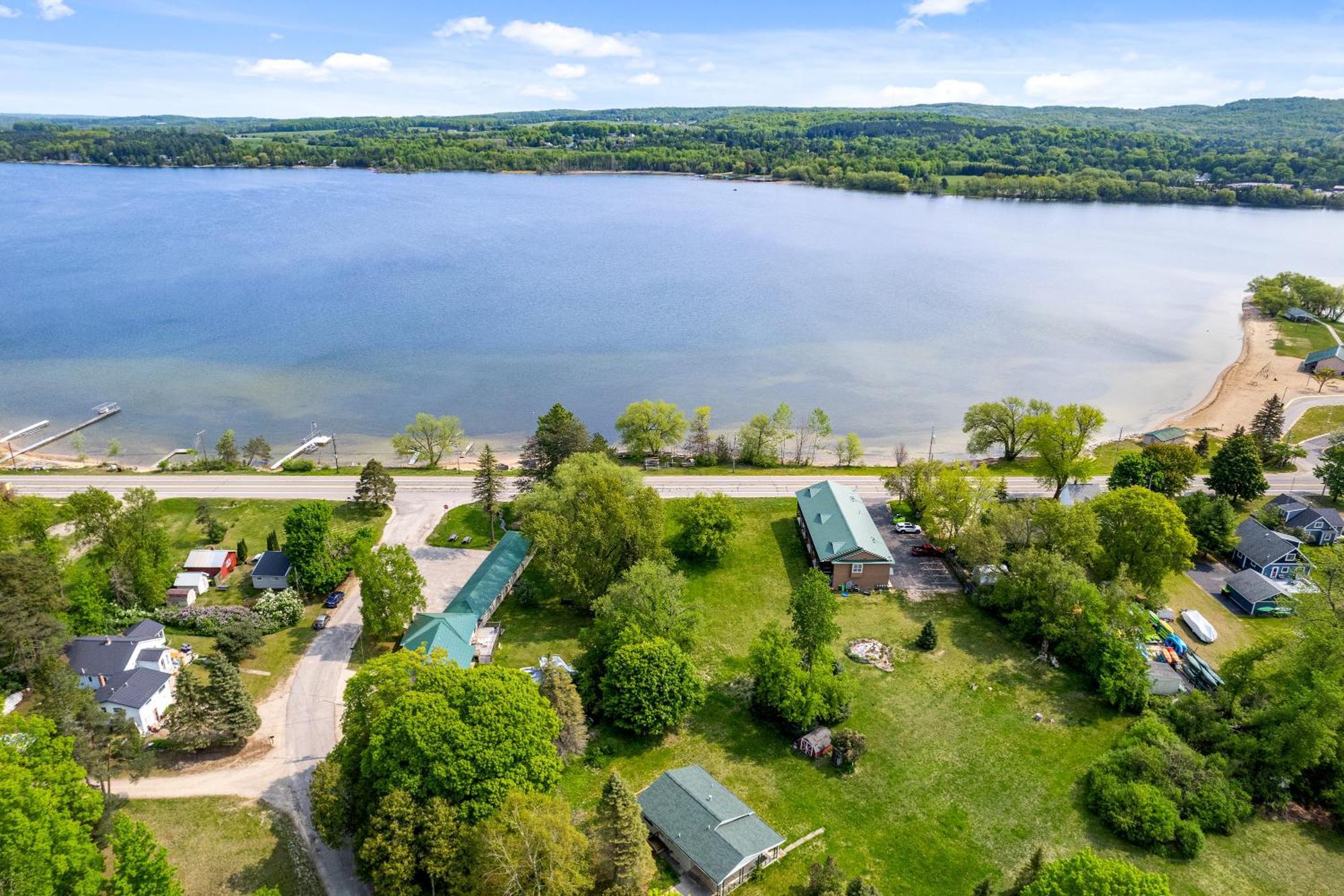 Мотель South Arm Retreats East Jordan Экстерьер фото